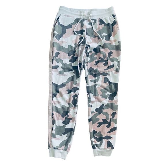 Guess Oaks Logo Tape Jogger Pant in Pink
Camouflage - Picture 5 of 8